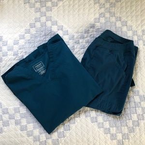 Cherokee Workwear Revolution Scrub Set Women's top: M and pants: M Petite